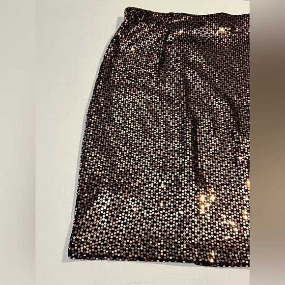 Glow effect sequence skirt, Mini with a slit - Picture 5 of 16